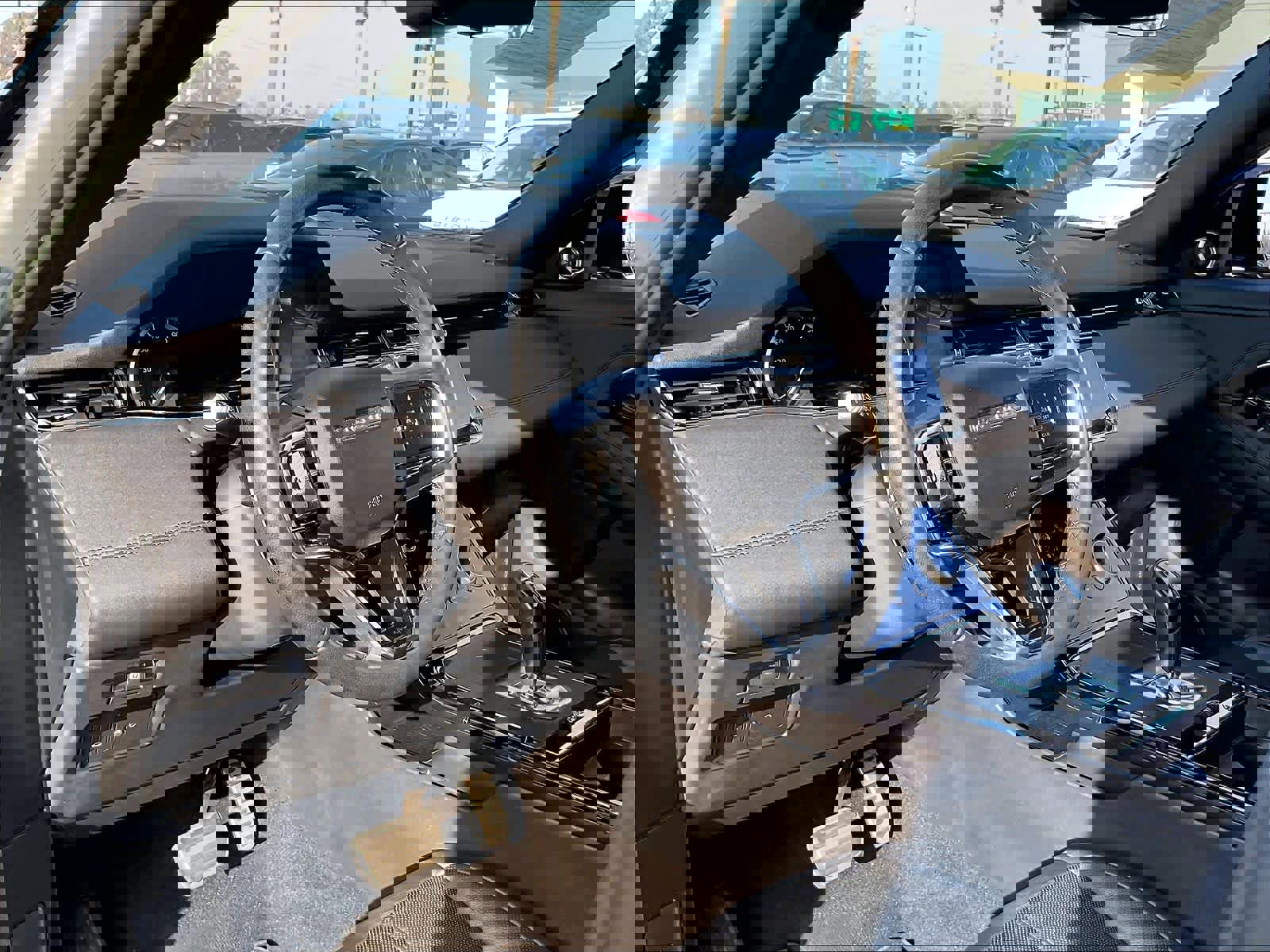 Used 2023 Land Rover Range Rover Evoque R-Dynamic SE image 16