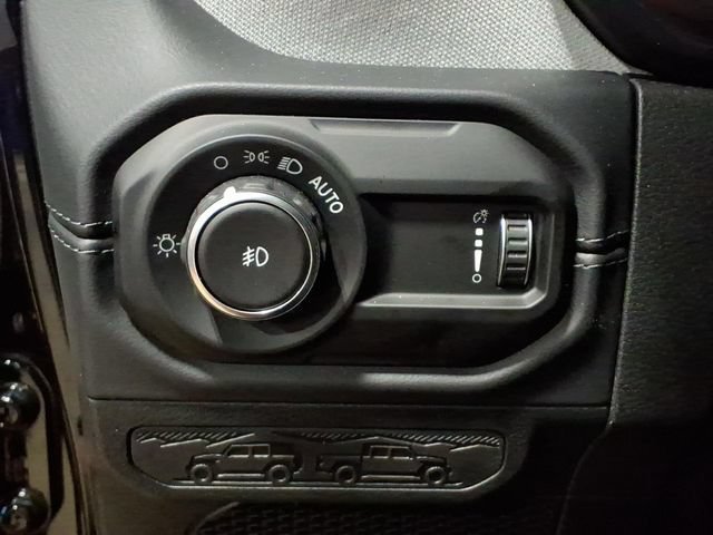 Used 2026 Jeep Wrangler Unlimited Sahara AWD/4WD image 13