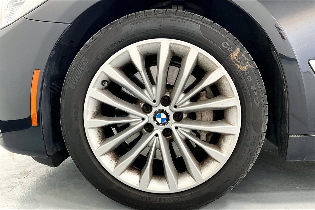 Used 2023 BMW 530i w/ Premium Package image 11