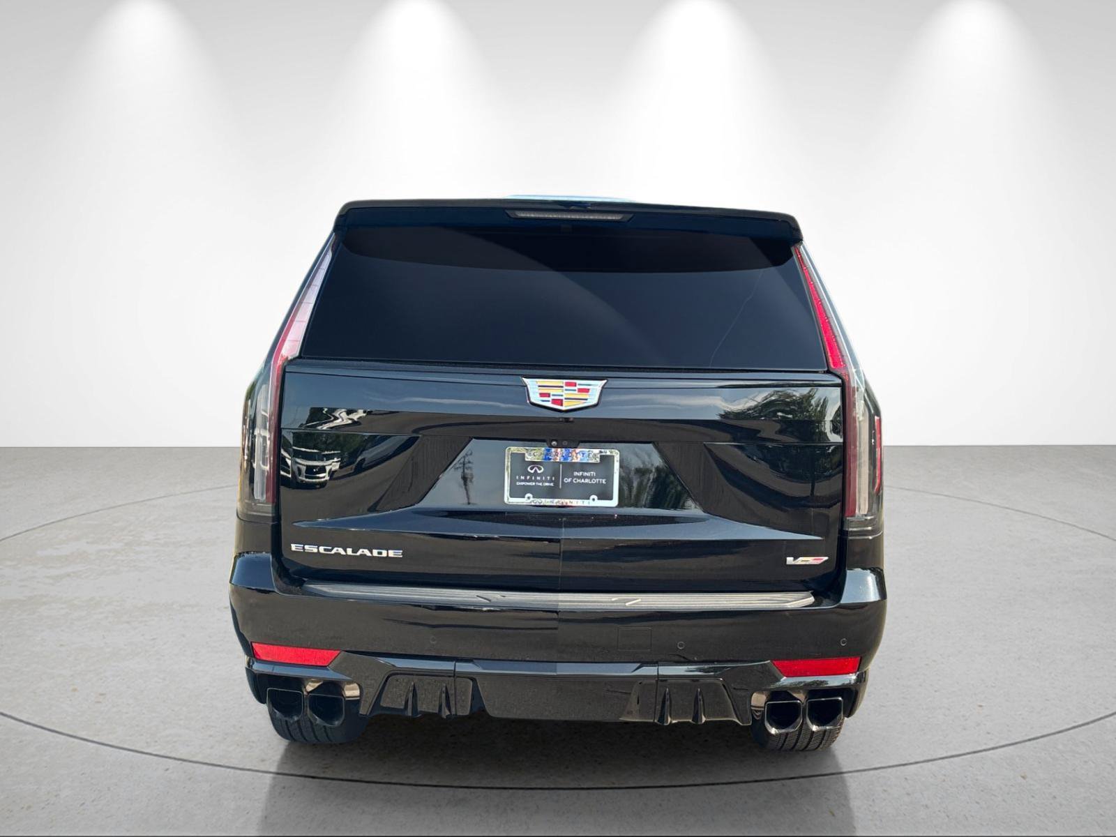 Used 2023 Cadillac Escalade V AWD/4WD image 4