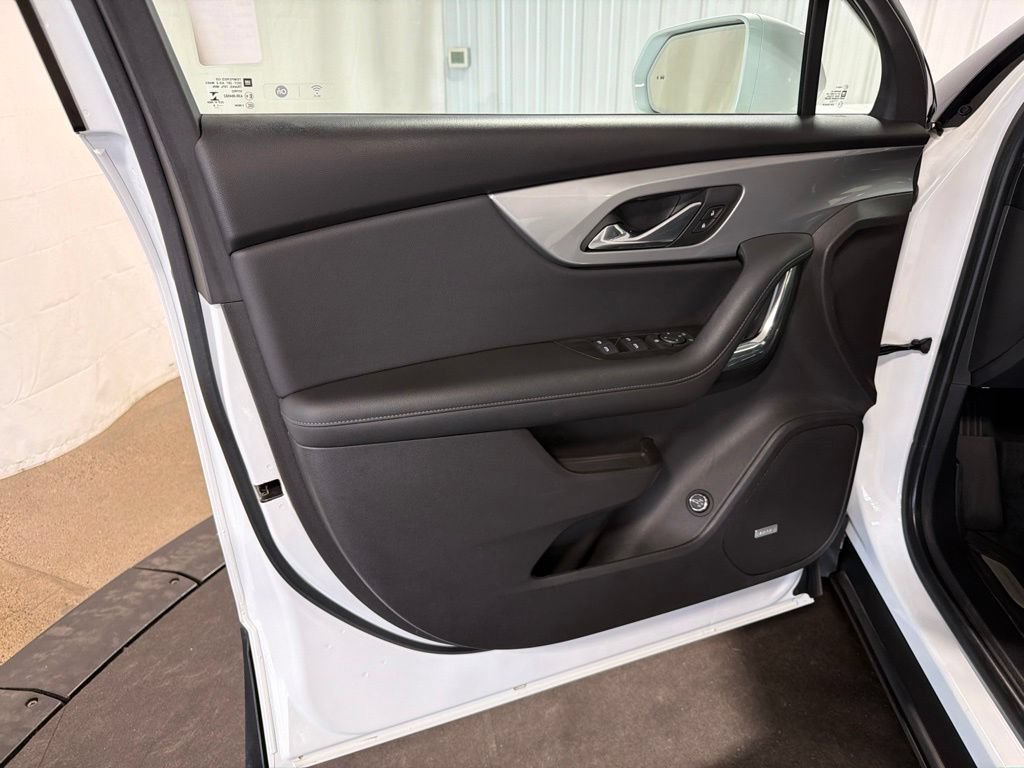 Certified 2019 Chevrolet Blazer LT w/ Sun and Wheels Package AWD/4WD image 4