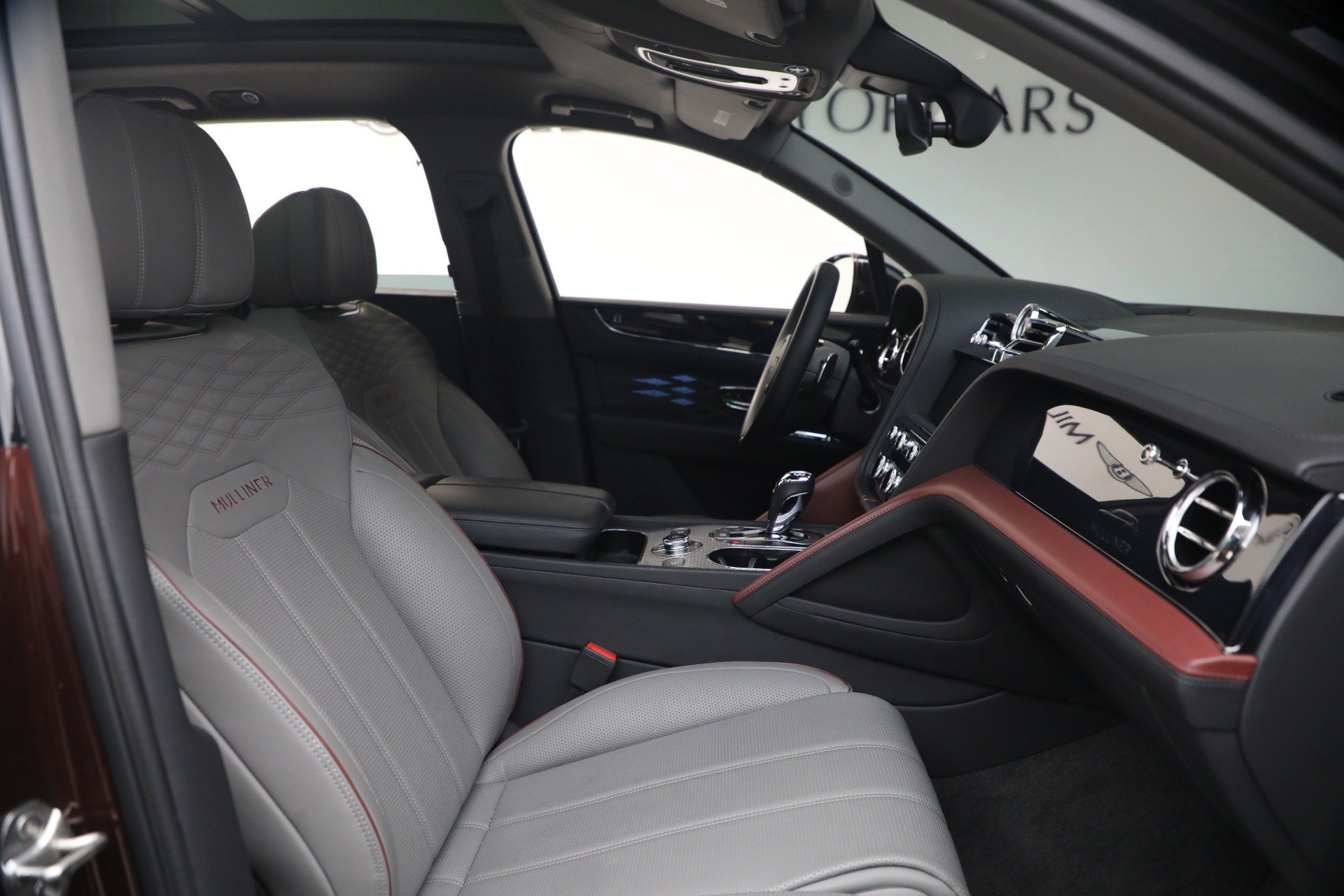 Certified 2024 Bentley Bentayga Extended Wheelbase AWD/4WD image 27