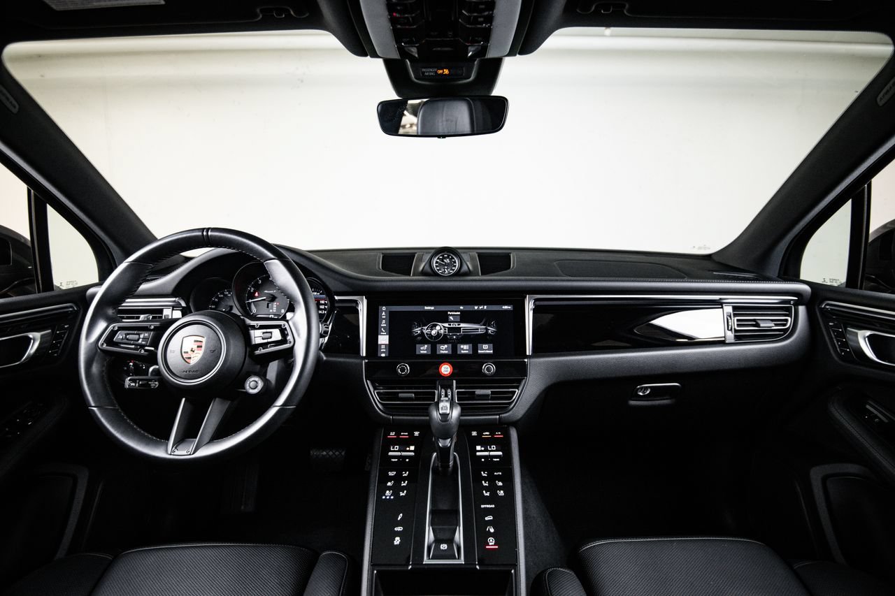 Certified 2023 Porsche Macan Turbo AWD/4WD image 25