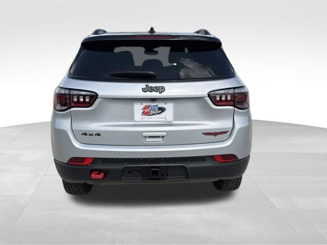 New 2026 Jeep Compass Trailhawk w/ Trailer Tow Group AWD/4WD image 4