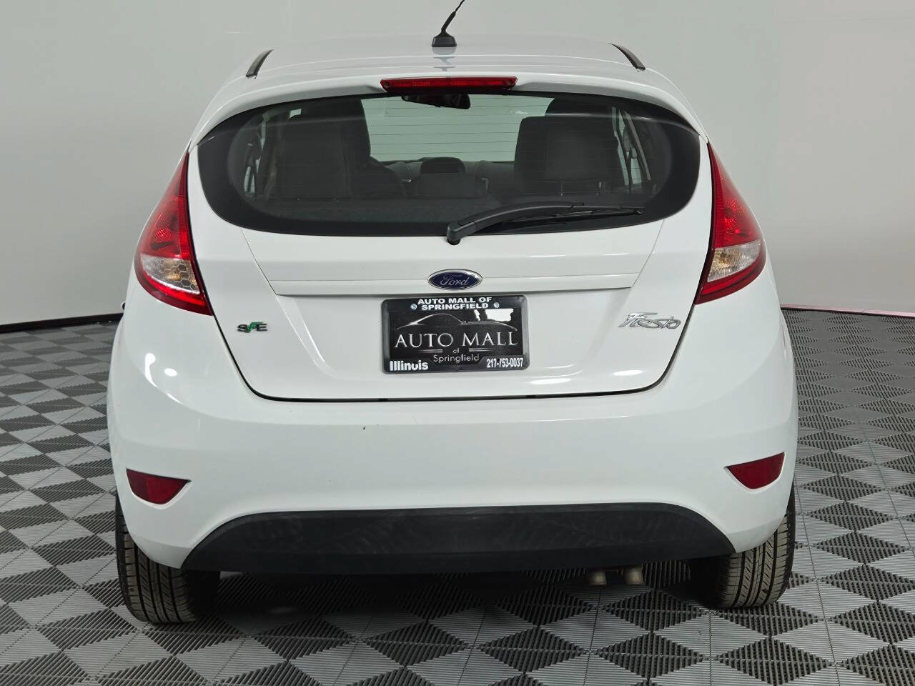 Used 2012 Ford Fiesta SE w/ Super Fuel Economy Pkg FWD image 6