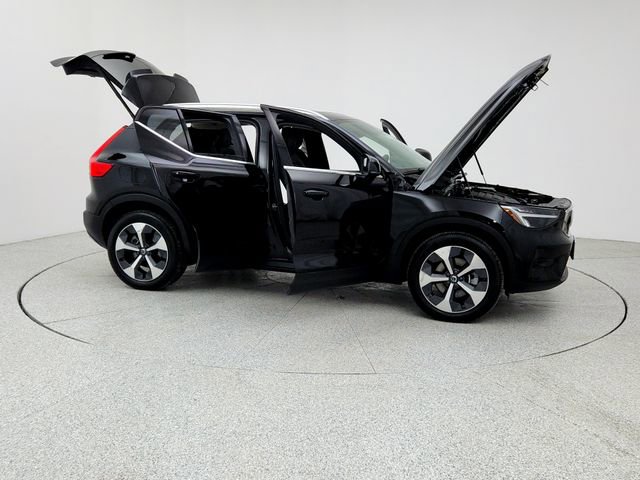 Certified 2023 Volvo XC40 B5 Plus w/ Protection Package Premier image 10