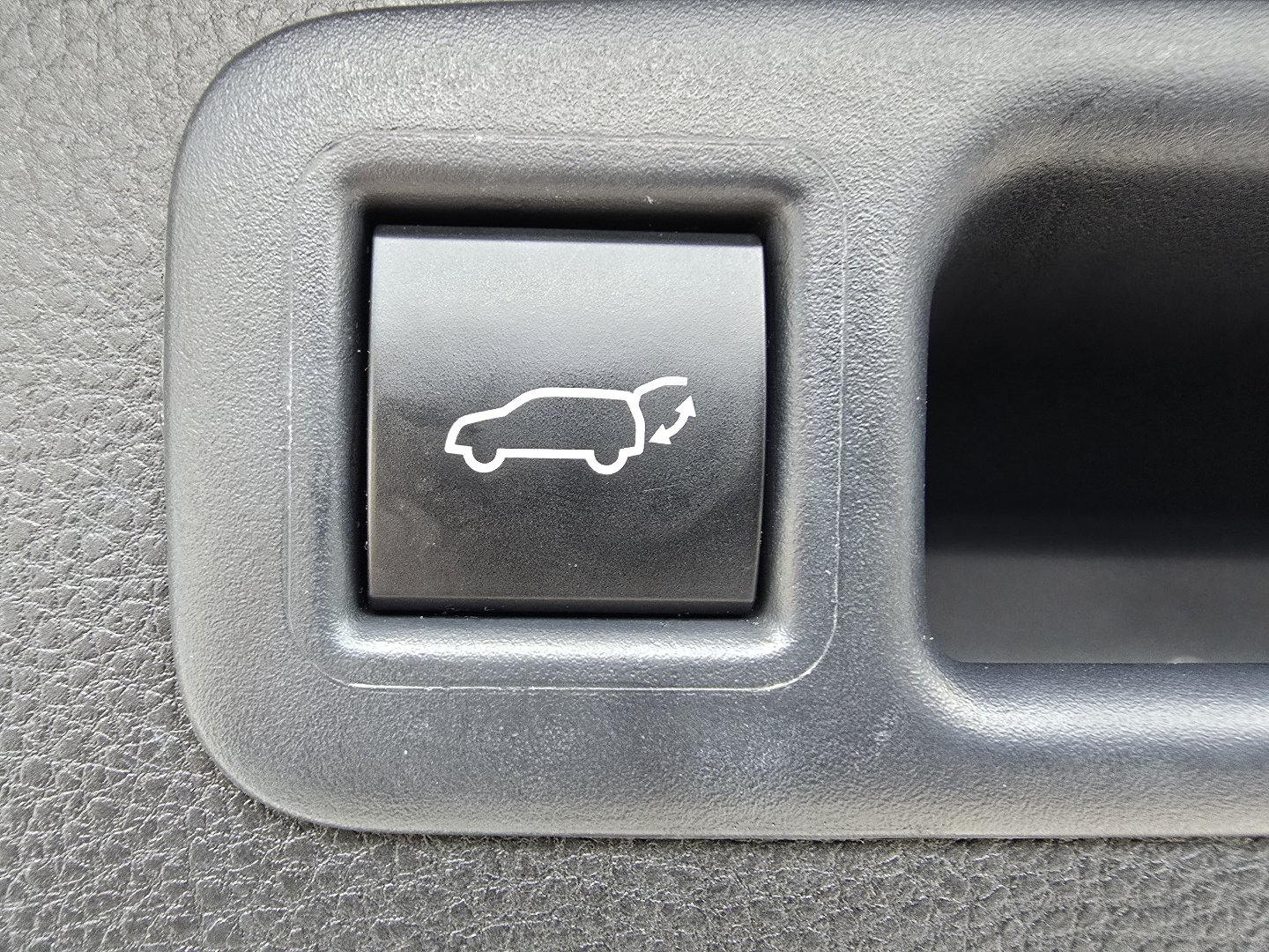 Used 2025 Toyota Highlander XLE AWD/4WD image 18