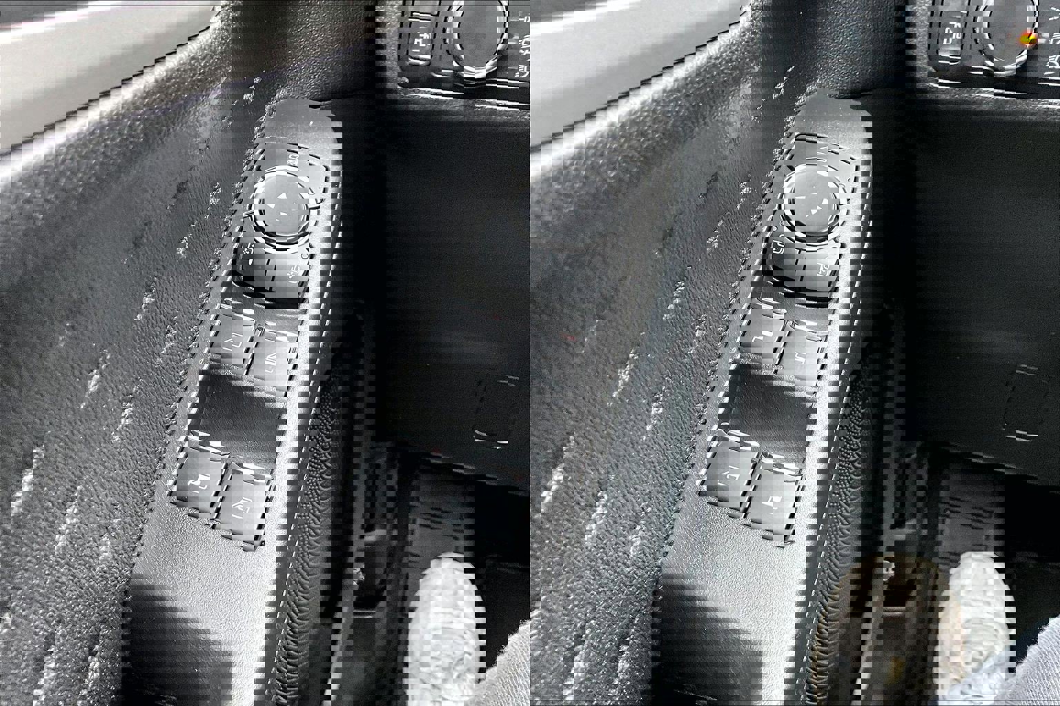 Used 2020 Ford Escape SE Sport image 34