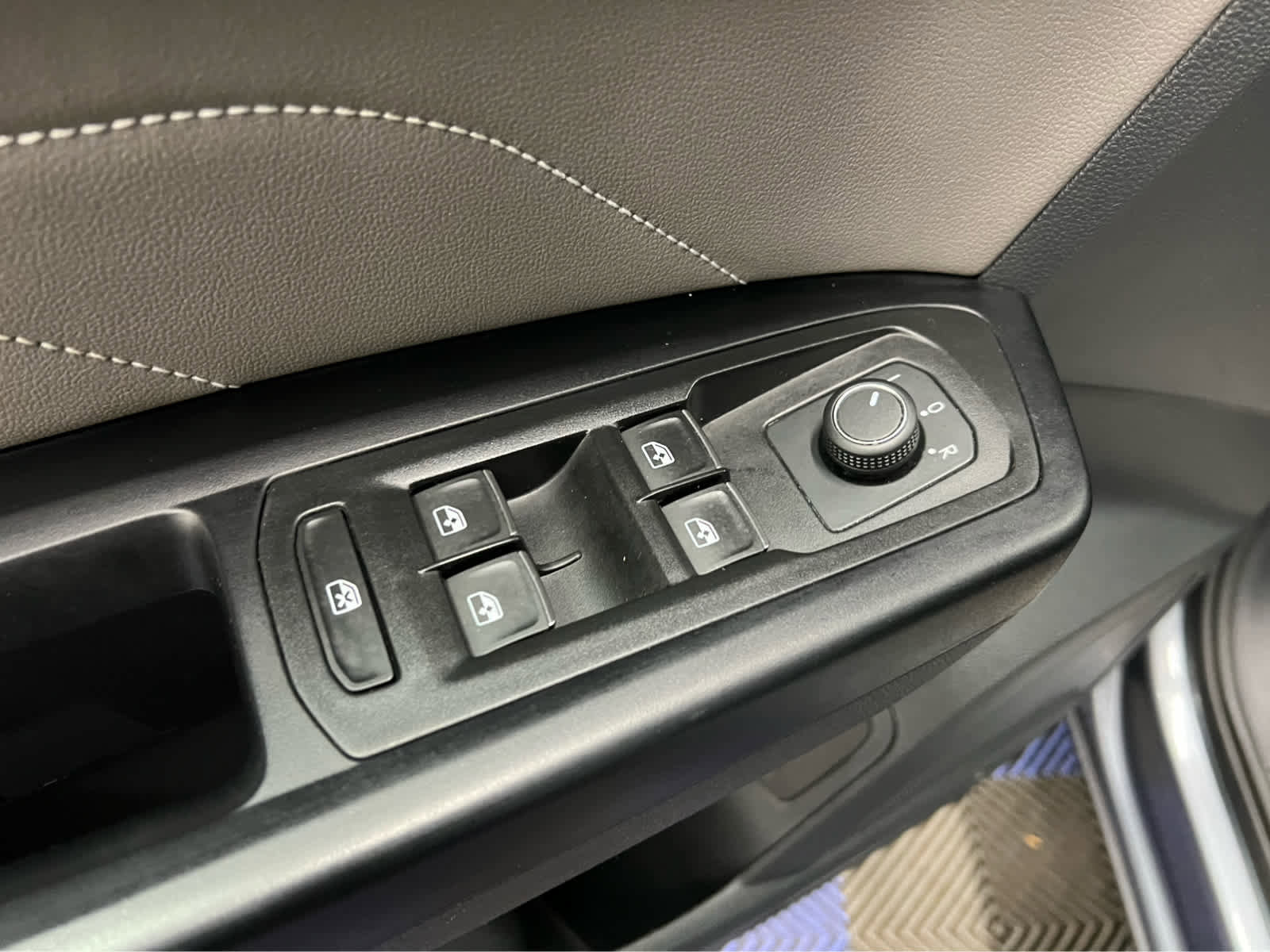 Used 2021 Volkswagen Atlas SE w/ Towing Package image 14