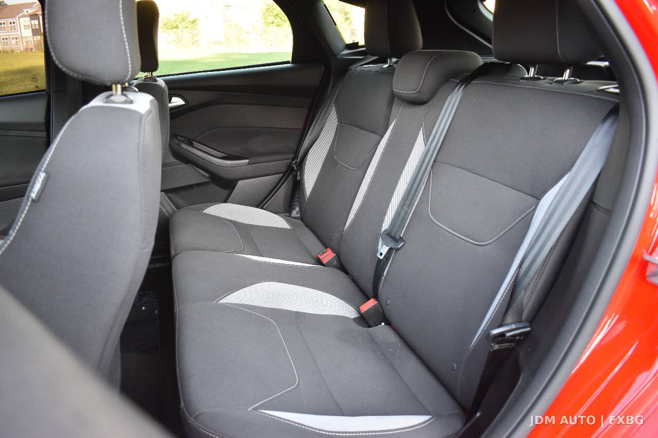 Used 2017 Ford Focus ST FWD image 14