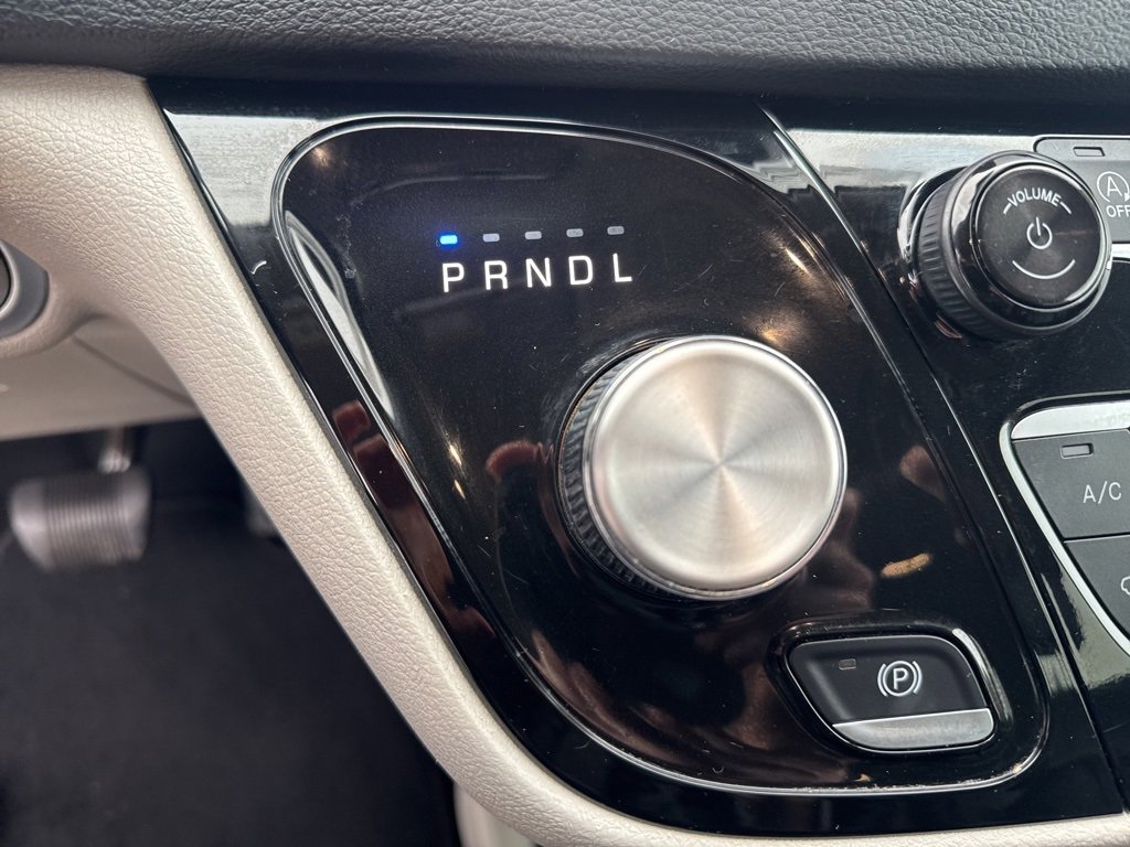 Used 2024 Chrysler Pacifica Touring-L image 46