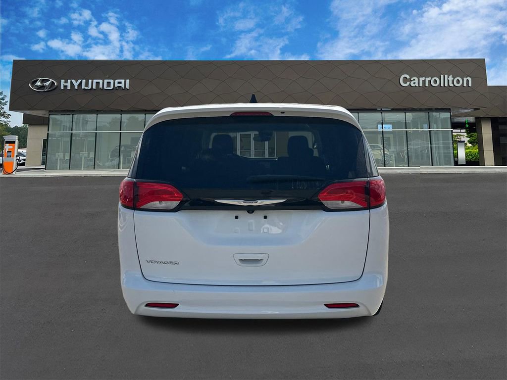 Used 2024 Chrysler Voyager LX image 6