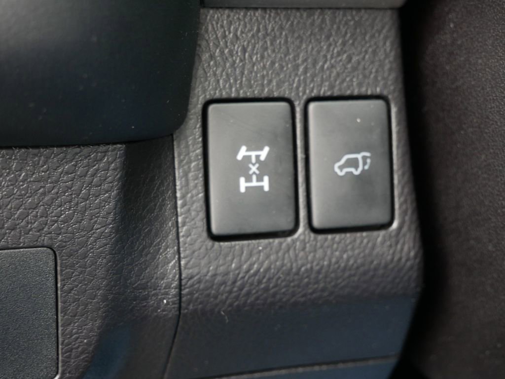 Used 2017 Toyota RAV4 XLE w/ Plus Special Value Package AWD/4WD image 28