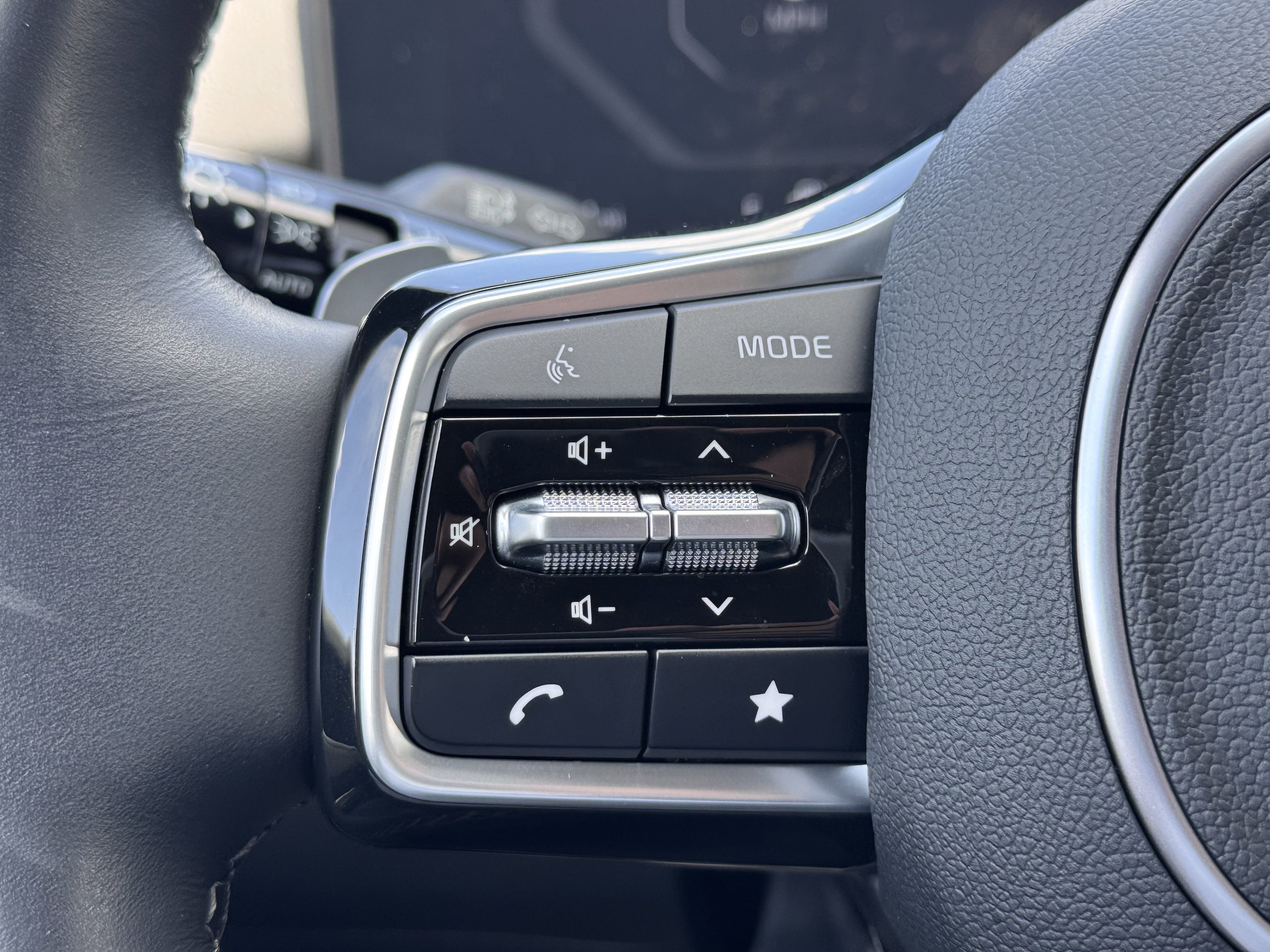 Certified 2024 Kia Sorento SX Prestige image 30