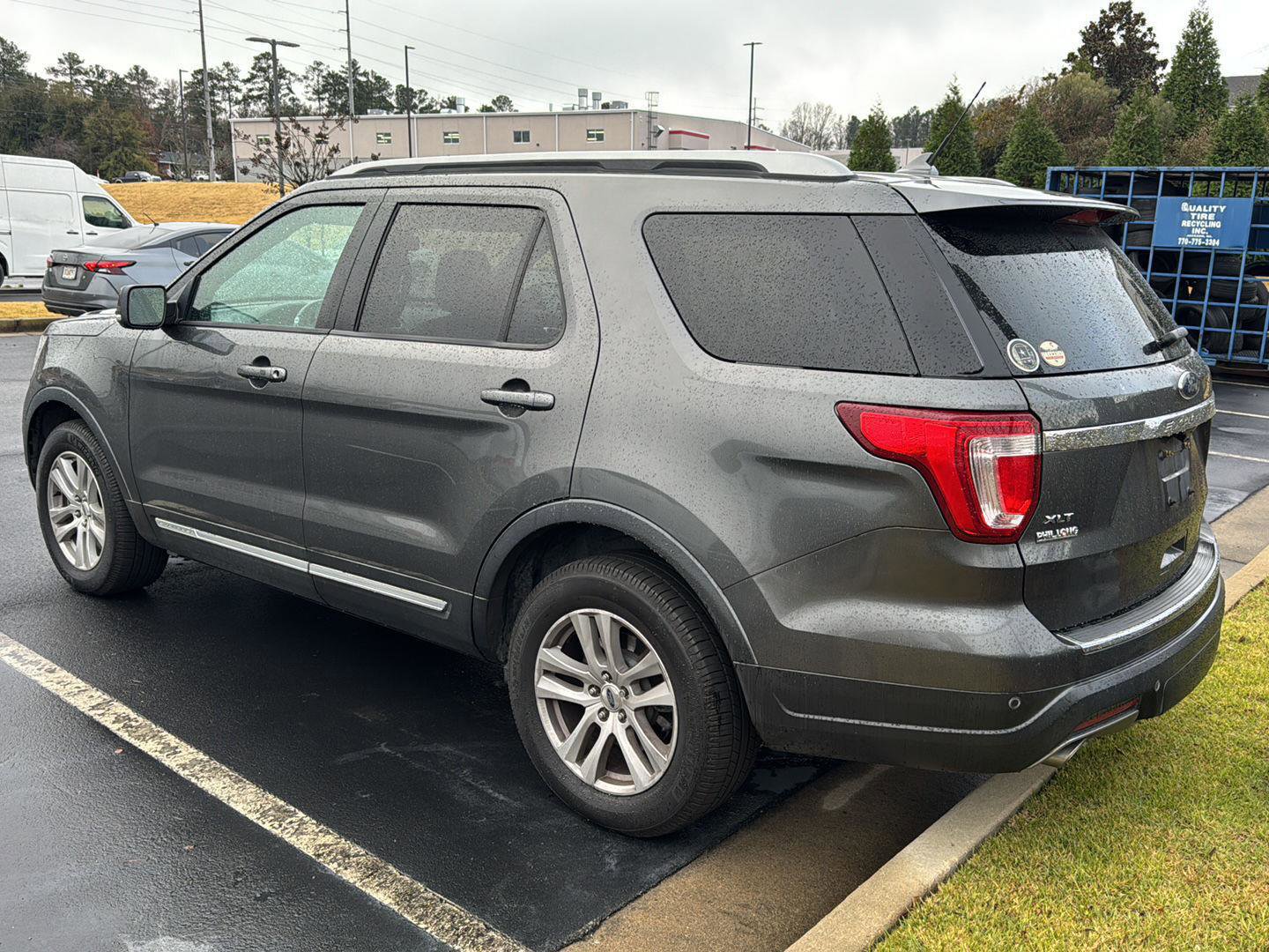 Used 2018 Ford Explorer XLT w/ Equipment Group 202A image 8
