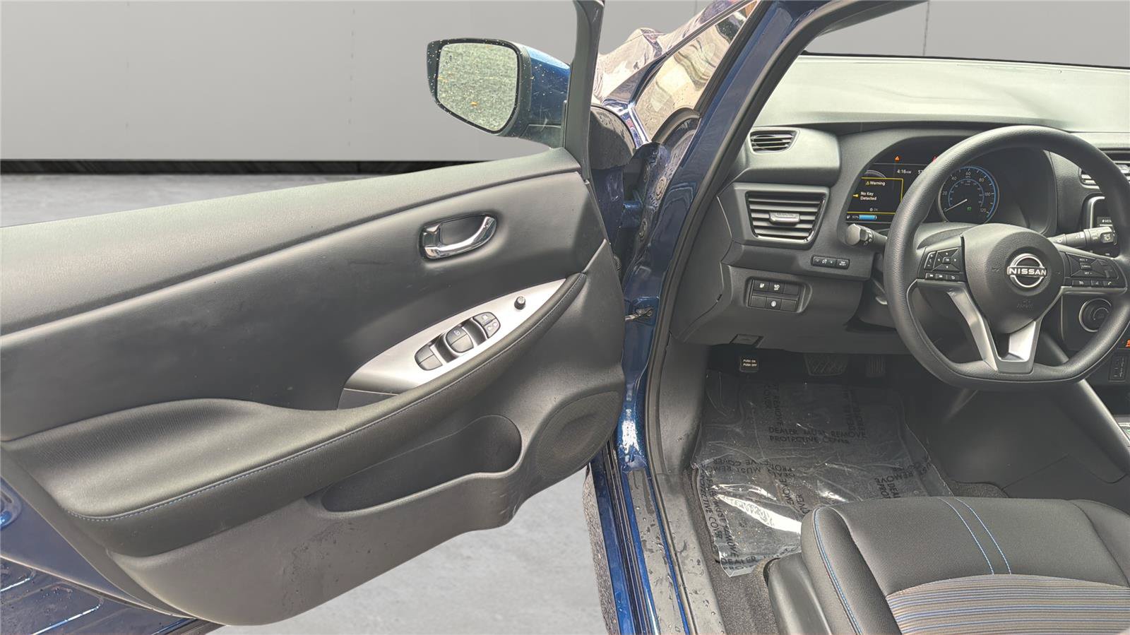 Used 2025 Nissan Leaf S FWD image 23