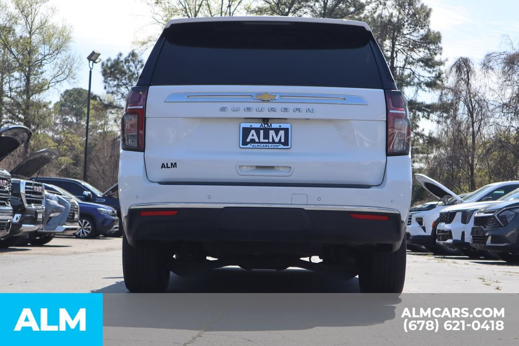 Used 2024 Chevrolet Suburban LT RWD image 7