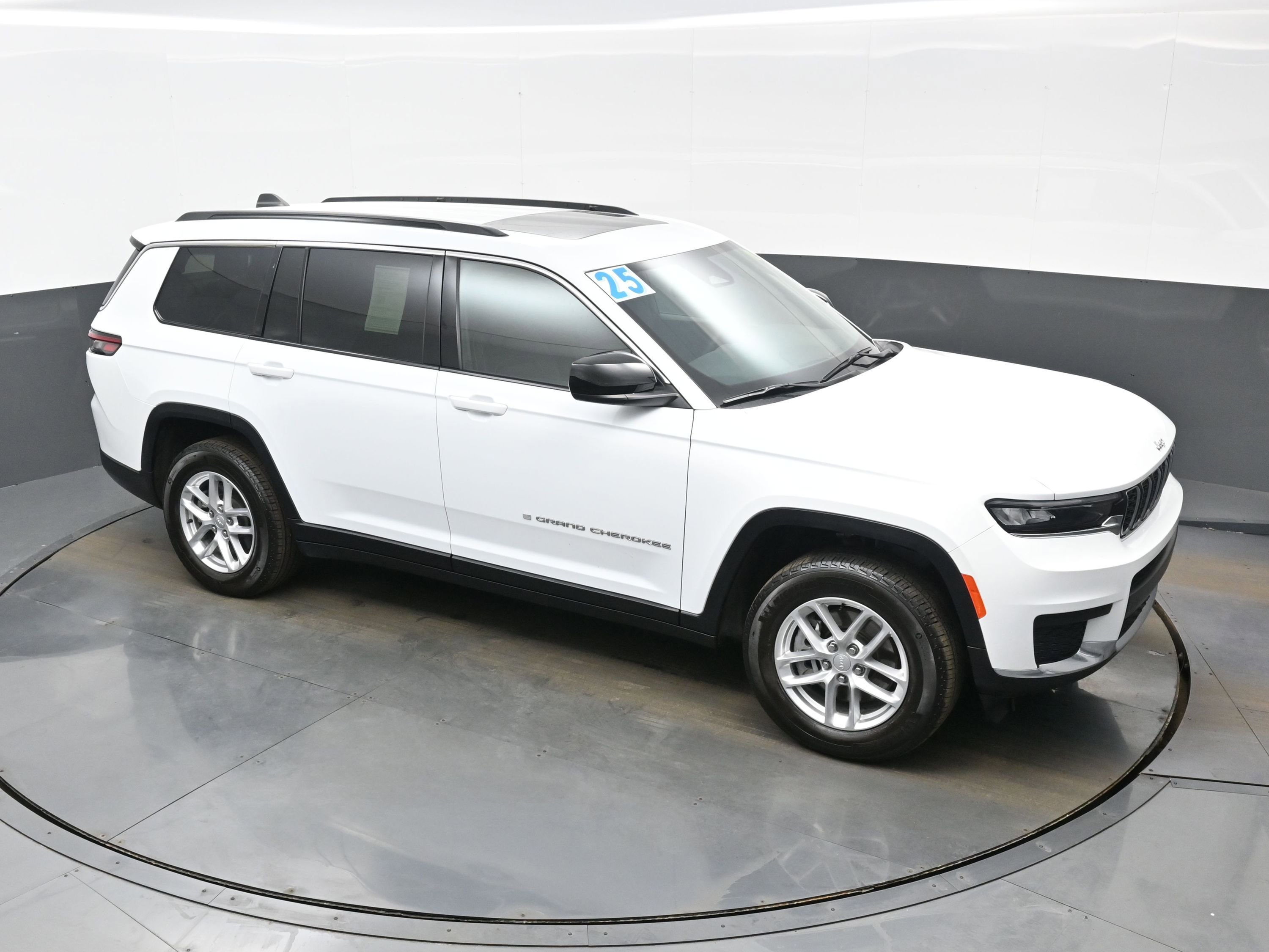 Used 2025 Jeep Grand Cherokee L Laredo w/ Trailer Tow Package image 41