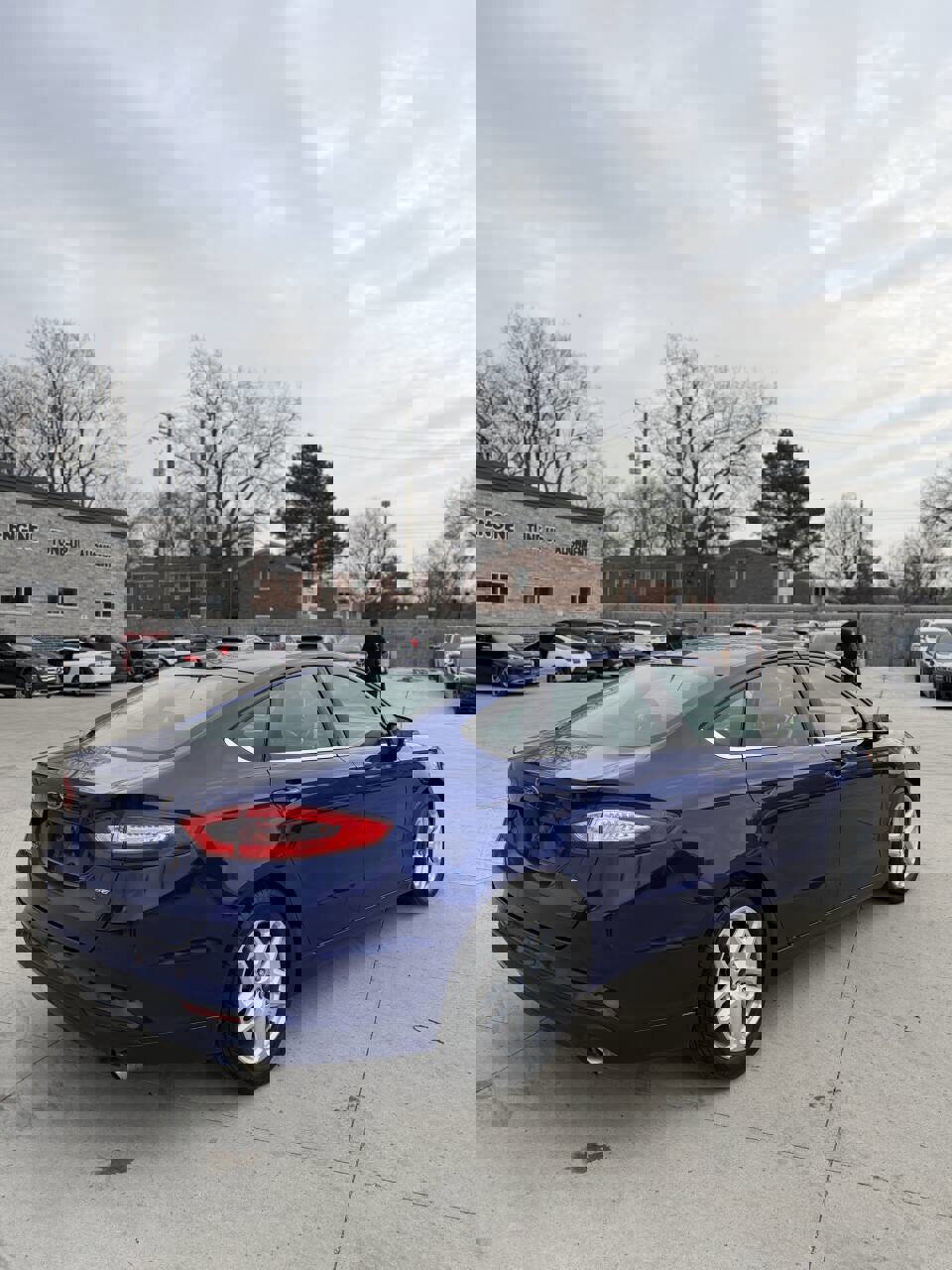 Used 2016 Ford Fusion SE image 4