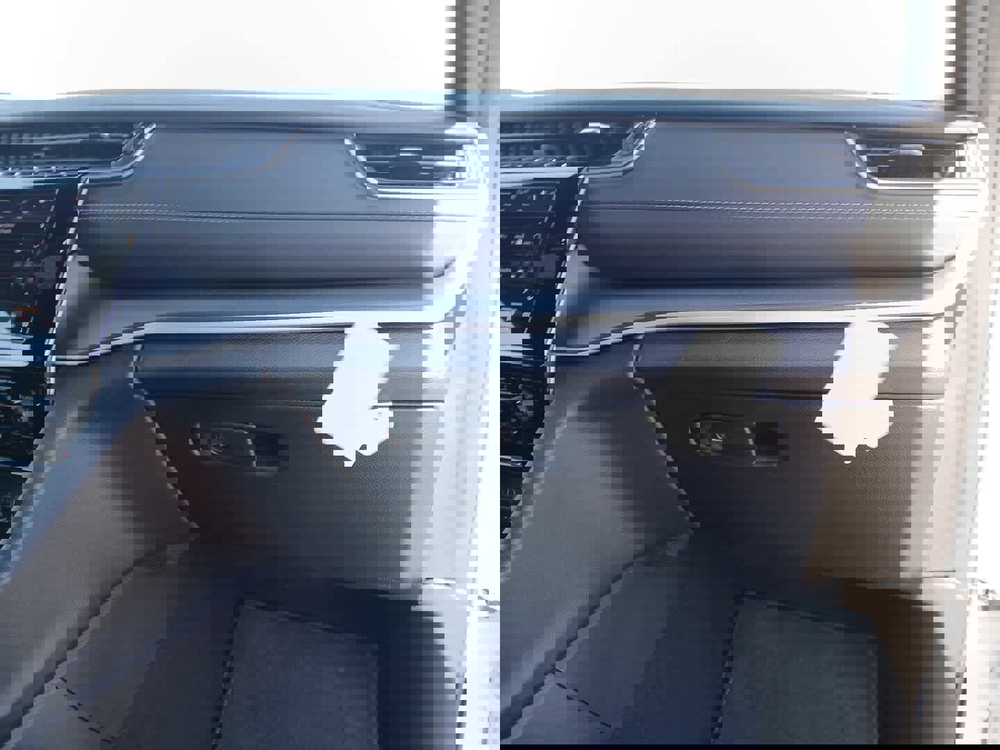 New 2025 Jeep Grand Cherokee L Laredo w/ Luxury Tech Group I image 53