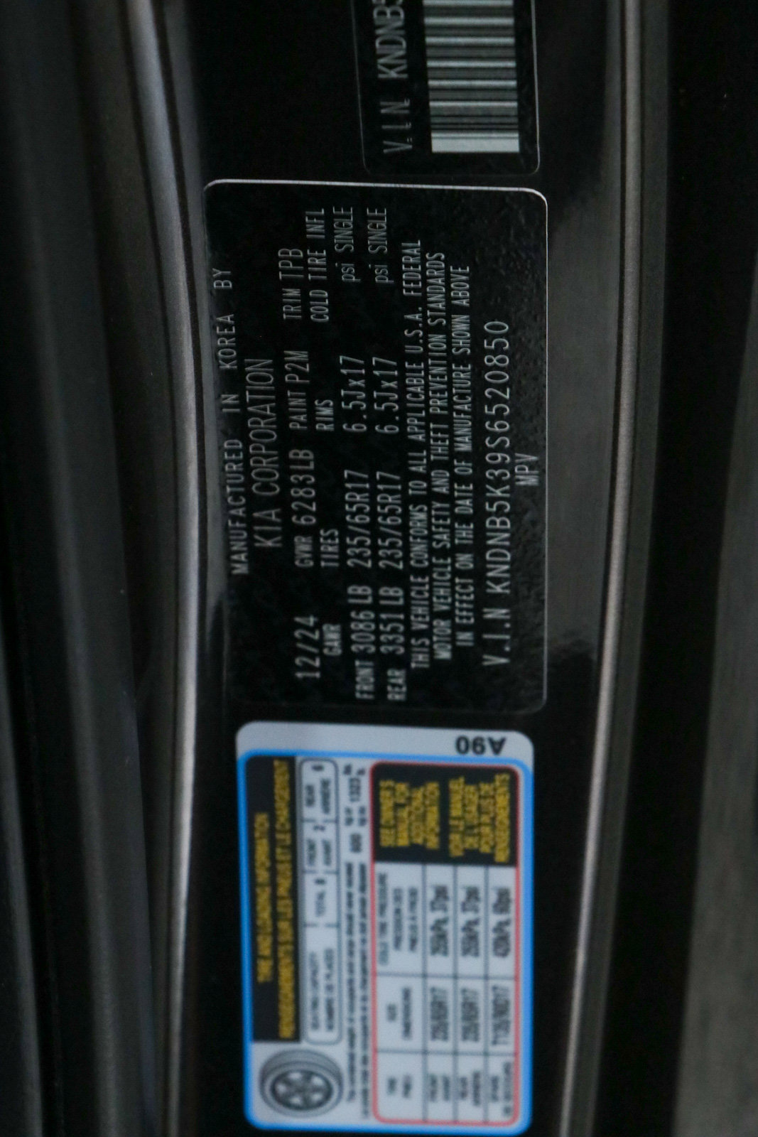 Used 2025 Kia Carnival FWD image 33