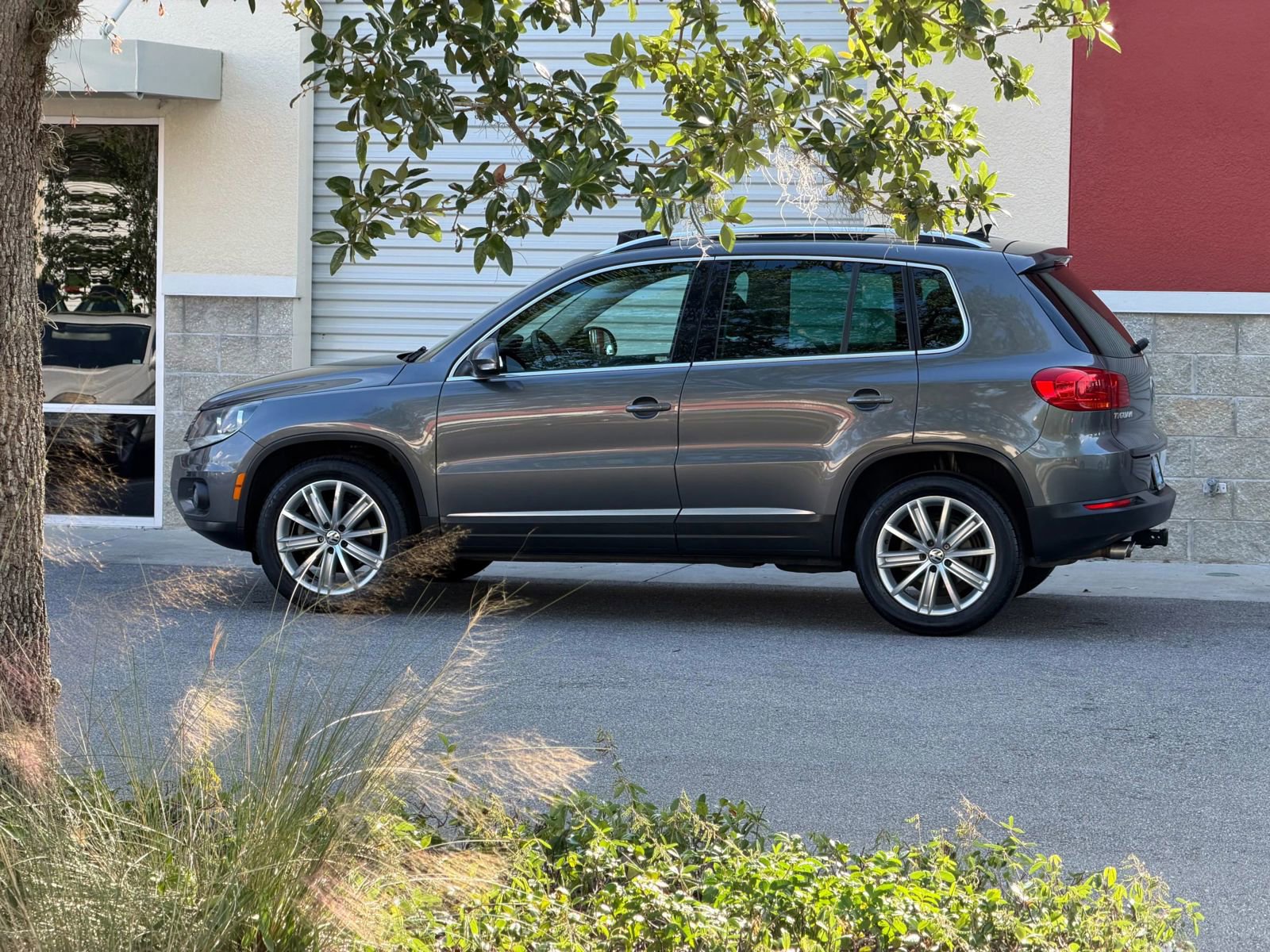 Used 2014 Volkswagen Tiguan S FWD image 8