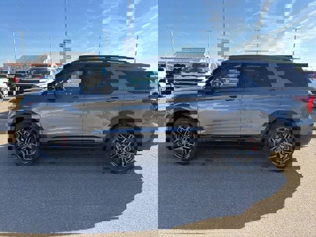 New 2026 Ford Explorer ST-Line w/ ST-Line Street Pack image 3