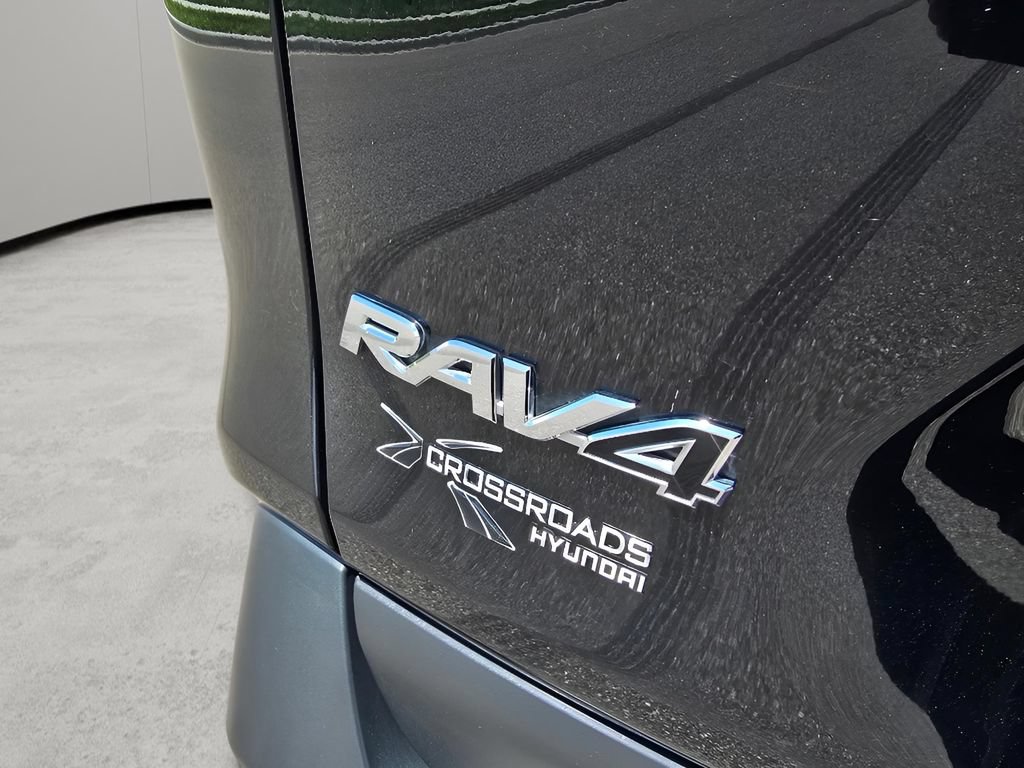 Used 2025 Toyota RAV4 LE AWD/4WD image 28