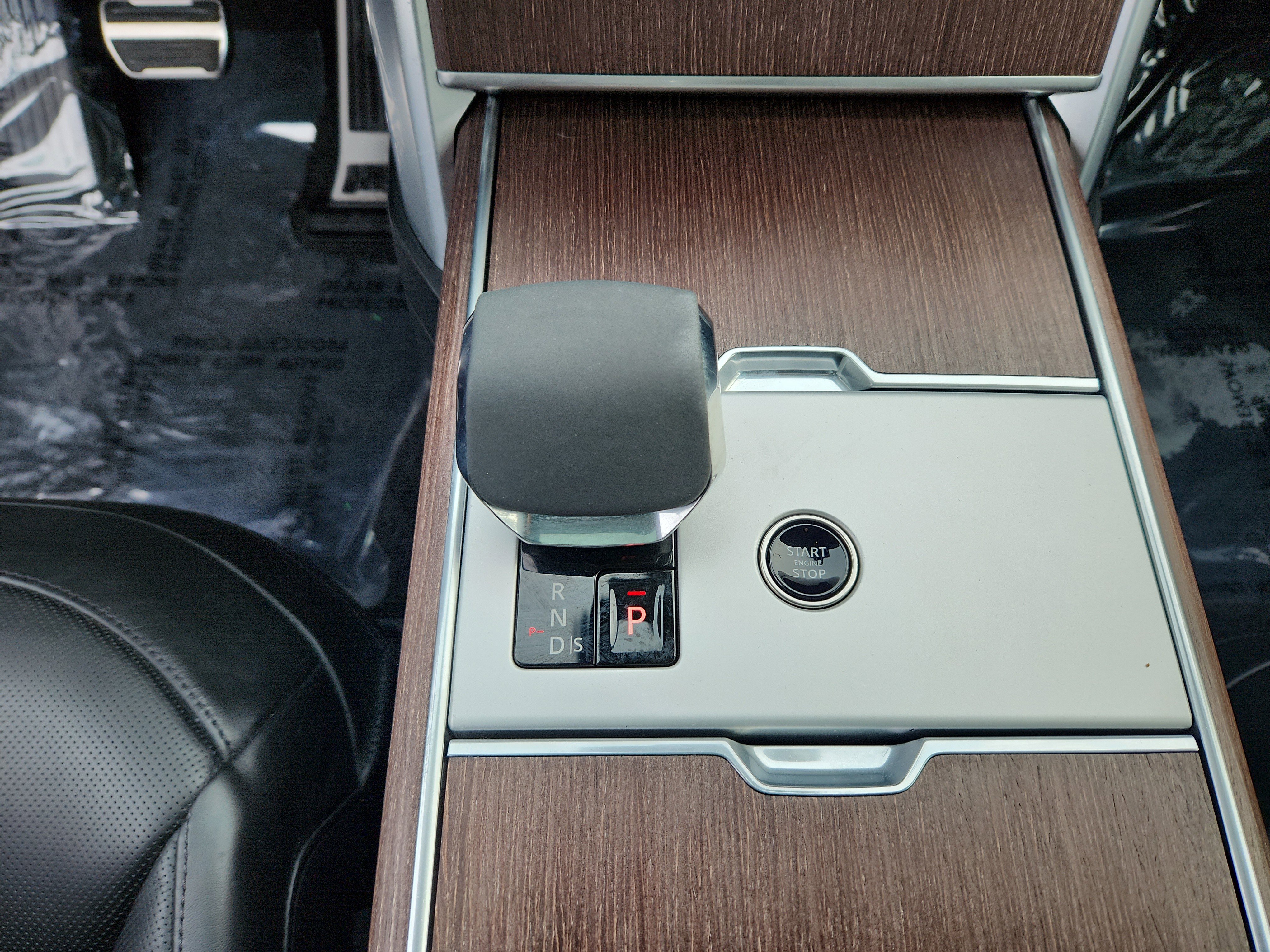 Used 2024 Land Rover Range Rover SE image 16