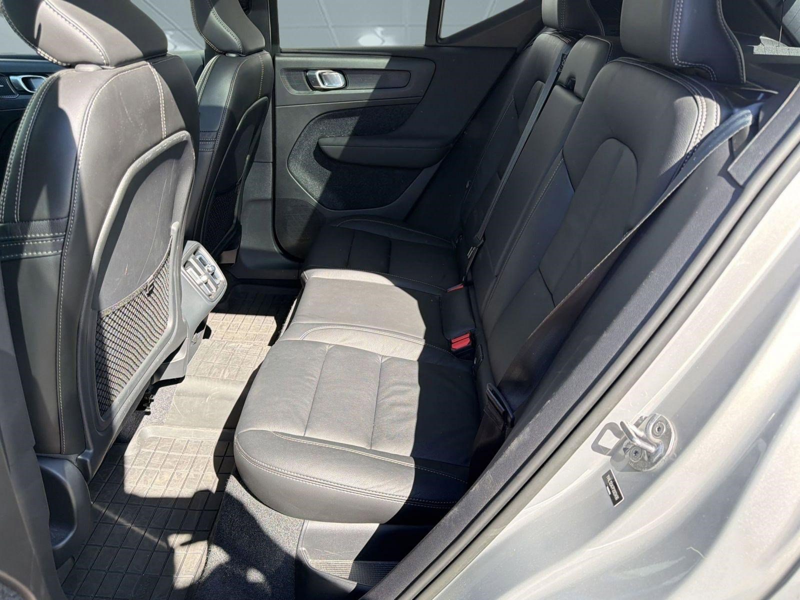 Certified 2023 Volvo XC40 B5 Ultimate w/ Protection Package Premier image 14