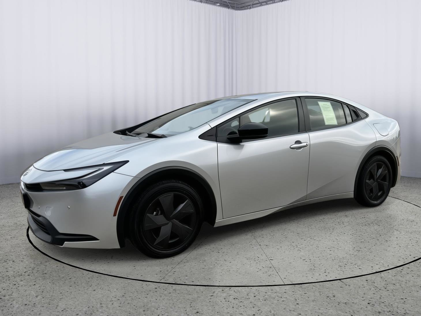 Used 2024 Toyota Prius LE image 3