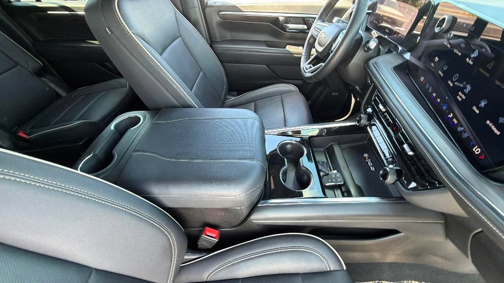 Certified 2025 Chevrolet Suburban Premier RWD image 36