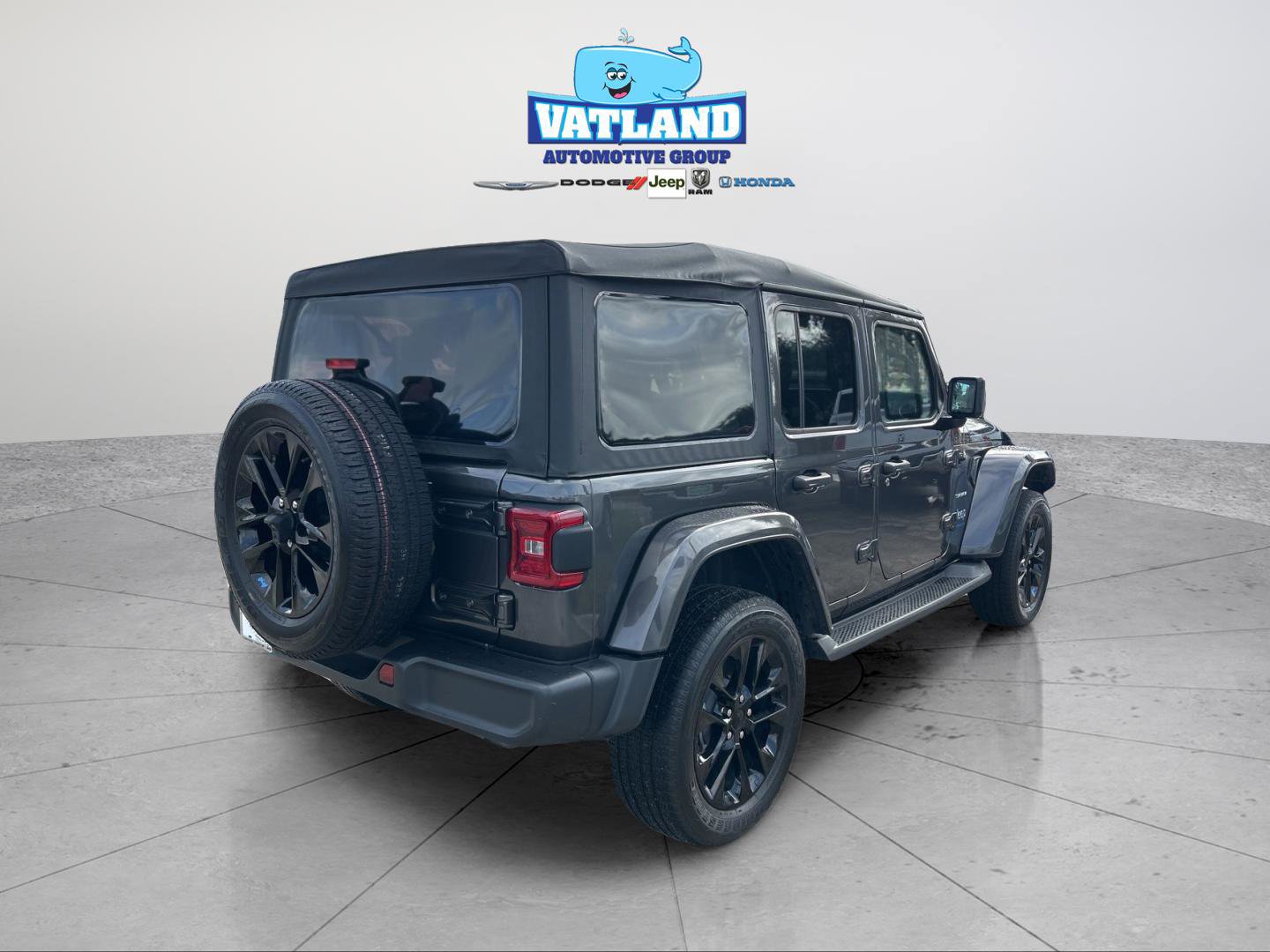 Used 2023 Jeep Wrangler Unlimited Sahara w/ Cold Weather Group image 5