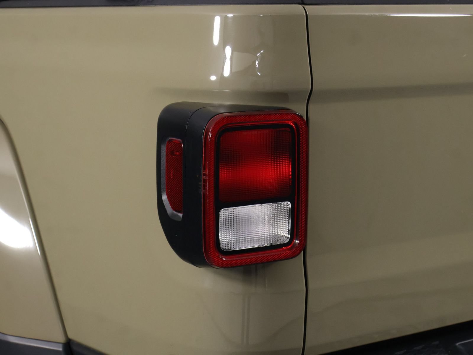 Used 2020 Jeep Gladiator Overland AWD/4WD image 18