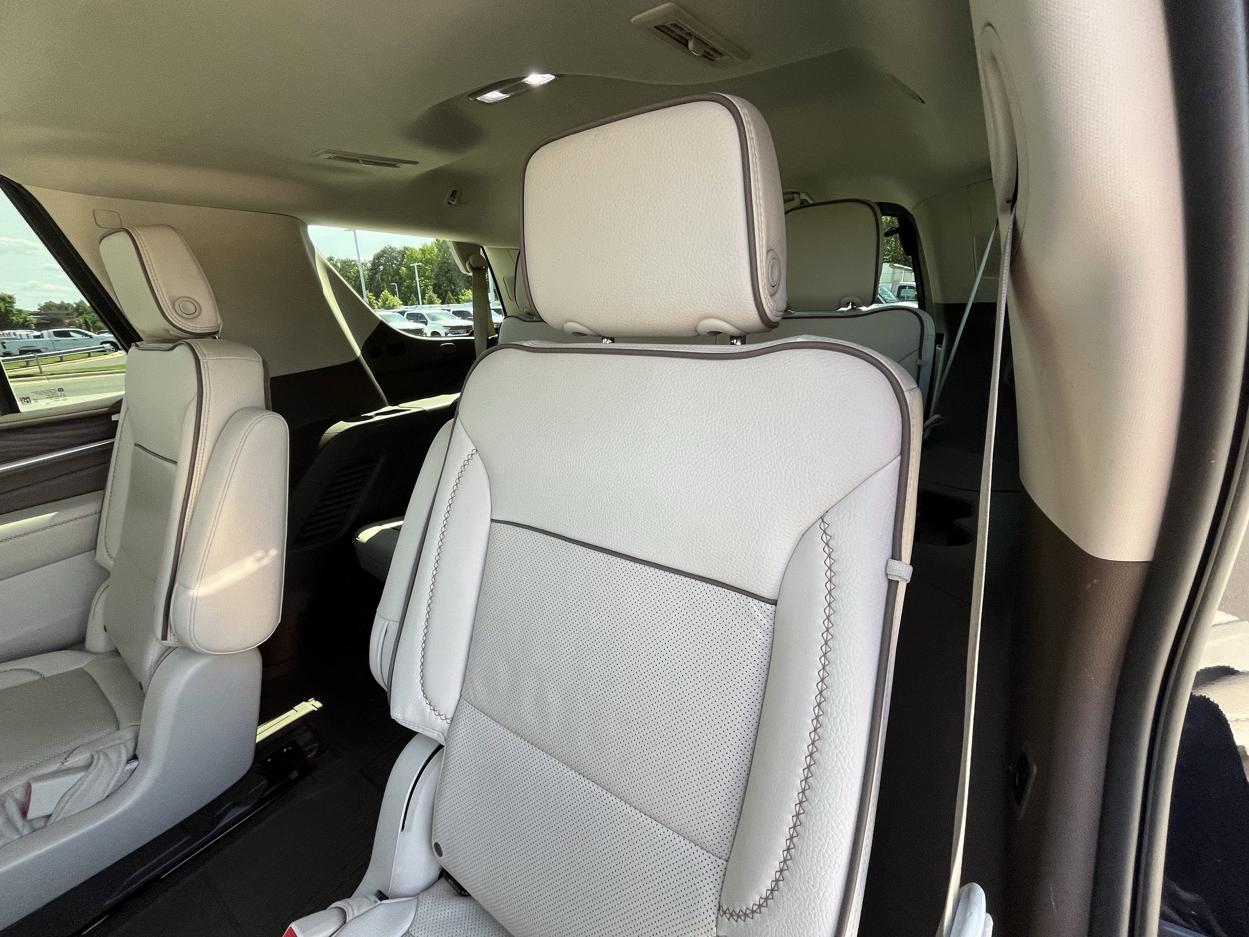 Used 2023 GMC Yukon Denali AWD/4WD image 29