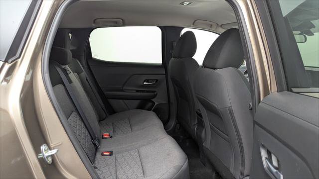 Used 2025 Nissan Kicks SV AWD/4WD image 18
