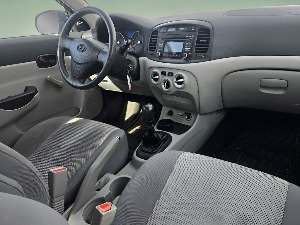 Used 2010 Hyundai Accent GLS image 27