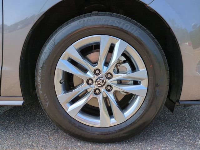 Used 2024 Toyota Sienna XLE w/ XLE Plus Package AWD/4WD image 11