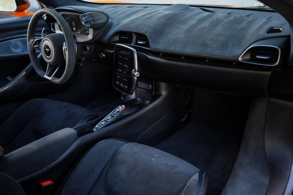 Used 2023 McLaren Artura image 23