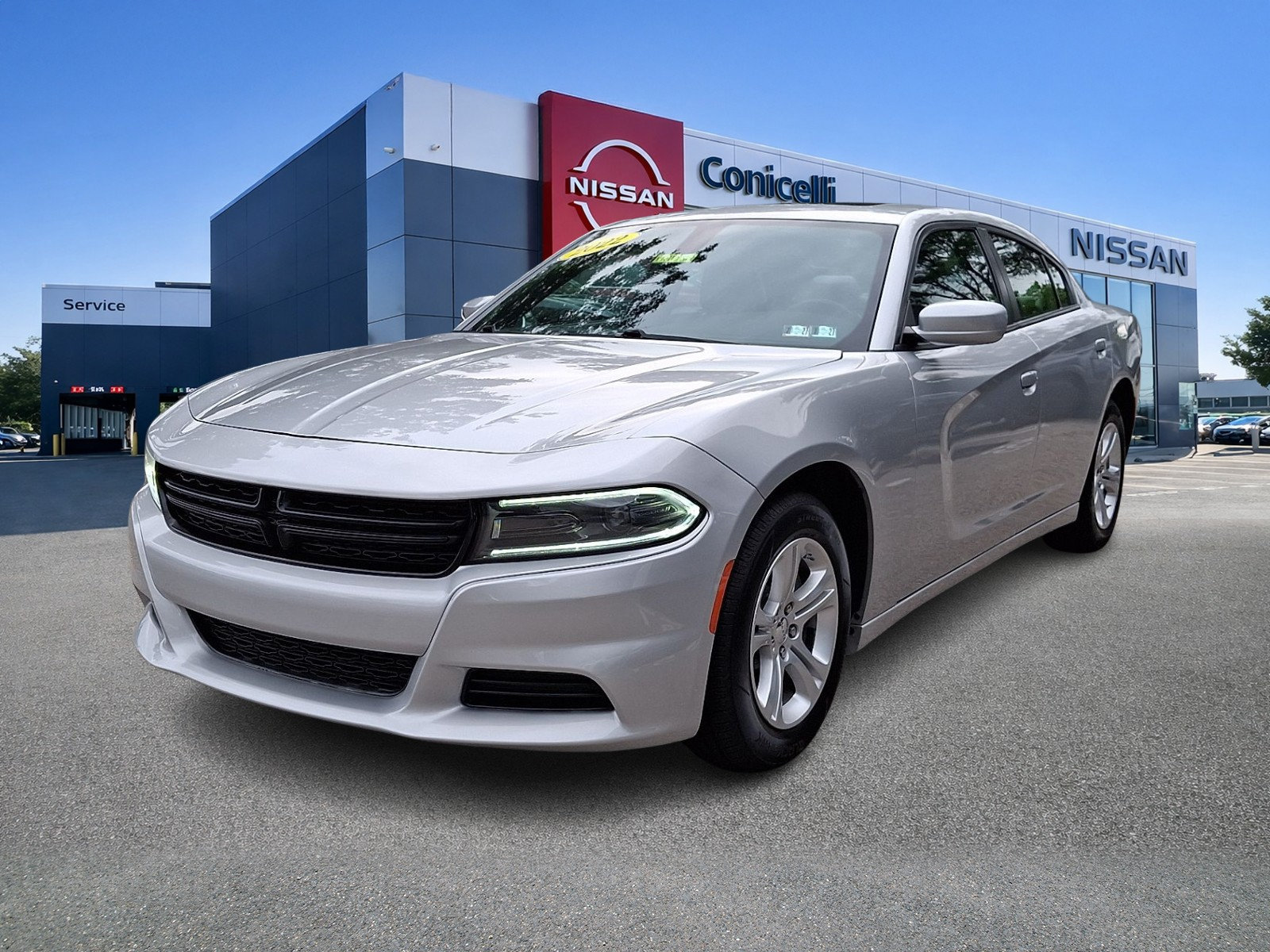 Used 2022 Dodge Charger SXT w/ Leather Interior Group RWD image 3