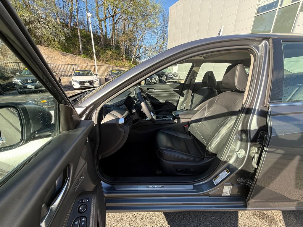 Used 2019 Nissan Altima 2.5 Platinum image 16