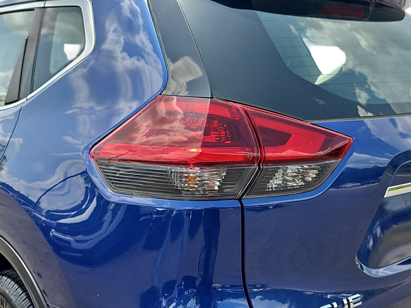 Used 2020 Nissan Rogue S AWD/4WD image 29