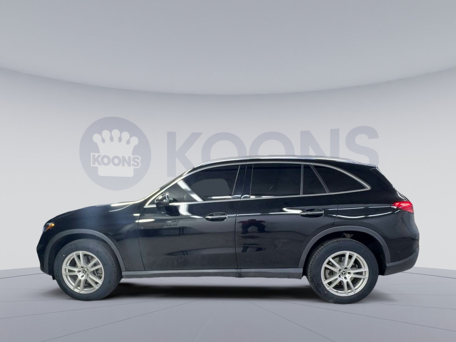 Used 2025 Mercedes-Benz GLC 300 4MATIC image 7