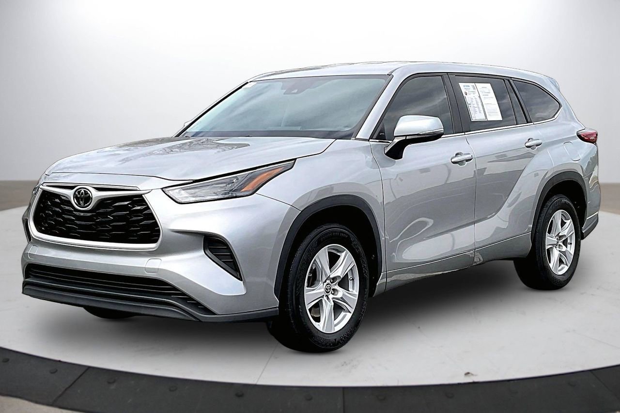 Used 2023 Toyota Highlander L image 4