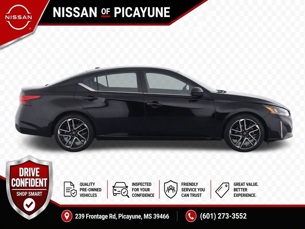 Used 2025 Nissan Sentra SR FWD image 9