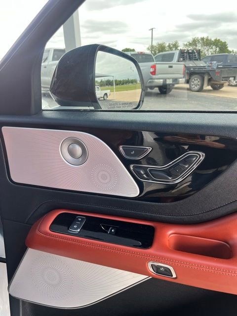 Used 2025 Lincoln Aviator Reserve w/ Equipment Group 201A AWD/4WD image 12