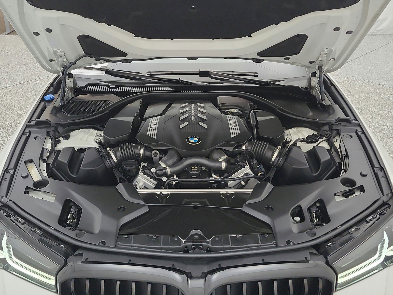 Used 2023 BMW M550i xDrive image 15