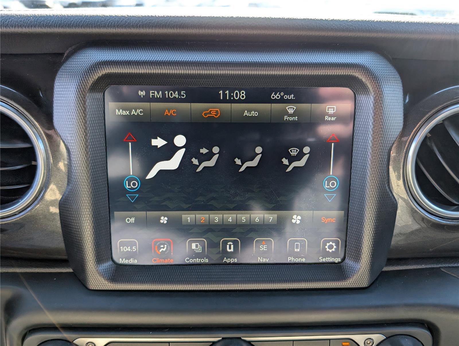 Used 2020 Jeep Wrangler Unlimited Sahara image 27