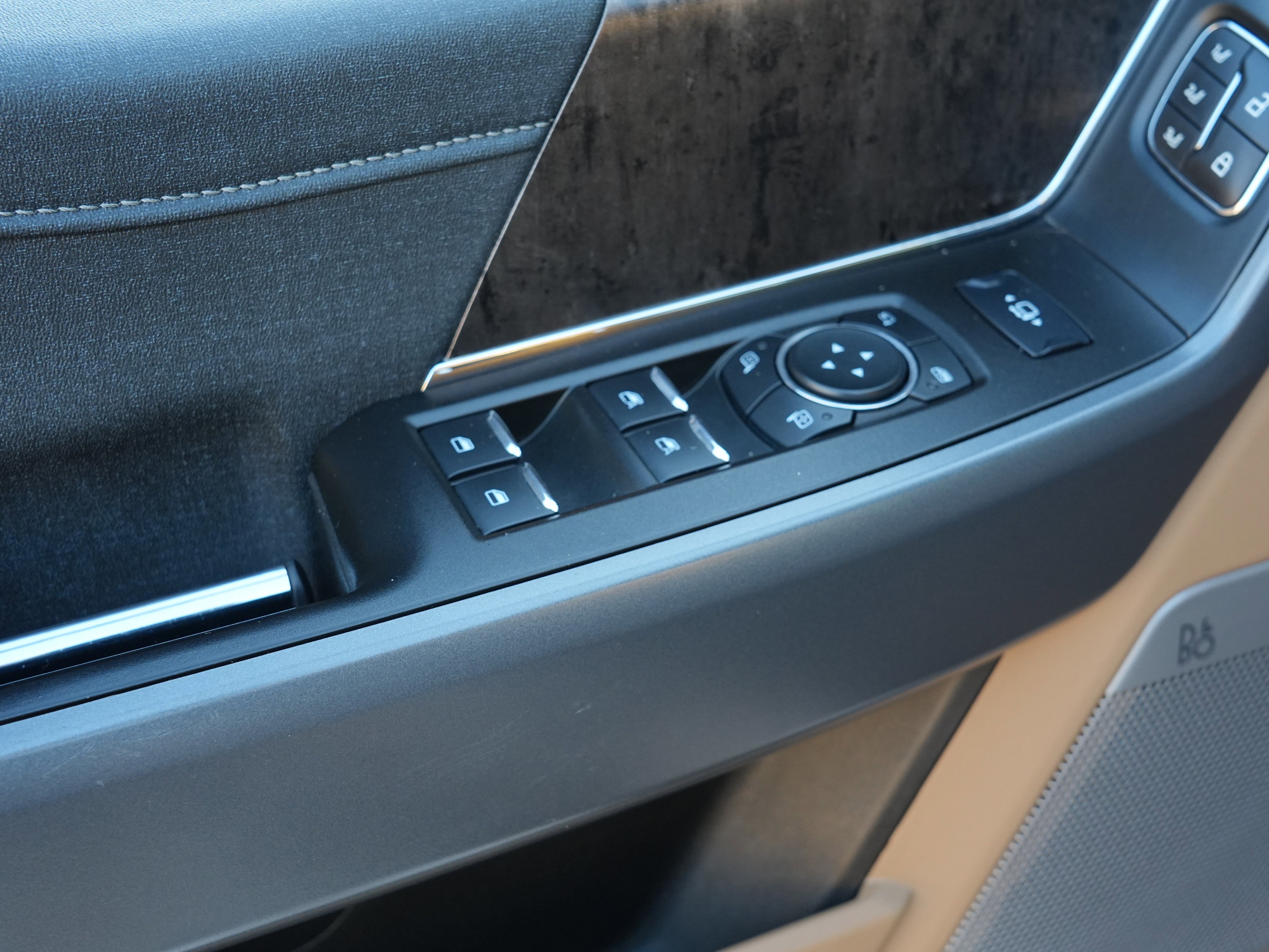 Used 2024 Ford F350 Lariat w/ Black Appearance Package image 20