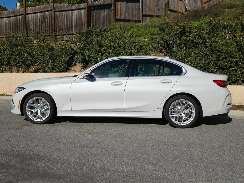 Used 2025 BMW 330i Sedan w/ Parking Assistance Package image 28